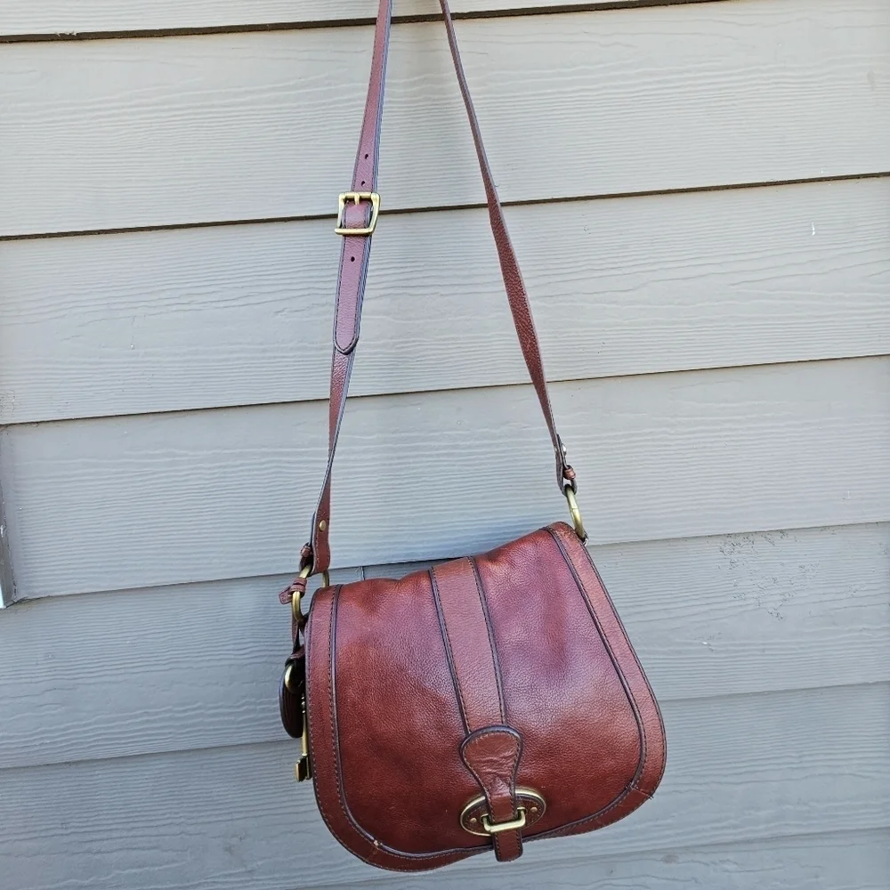 Fossil Vintage Crossbody Brown Leather Crossbody Bag Key Charm Flap Purse Bag